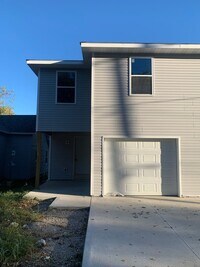 Building Photo - 1641 W Belmont St