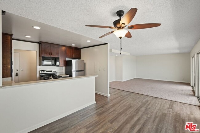 Building Photo - 18000 Coastline Dr