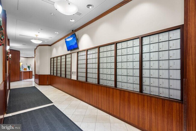 Building Photo - 900 N Stafford St