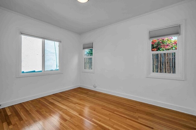 Building Photo - 223 N Almont Dr