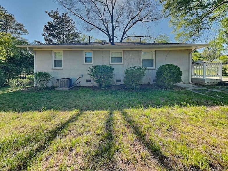 Building Photo - 277 Rocking Hill Dr SW