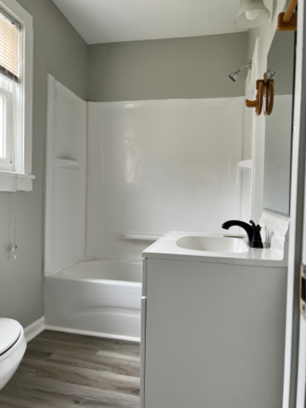 Building Photo - 224 Harris St