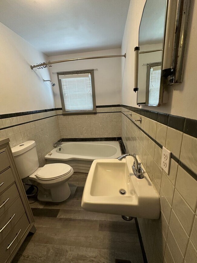Building Photo - THIS IS A LEASE TAKEOVER, PLEASE CONTACT THE CURRENT TENANT, DANIEL @ 208-883-2854 - Super Cute 3...