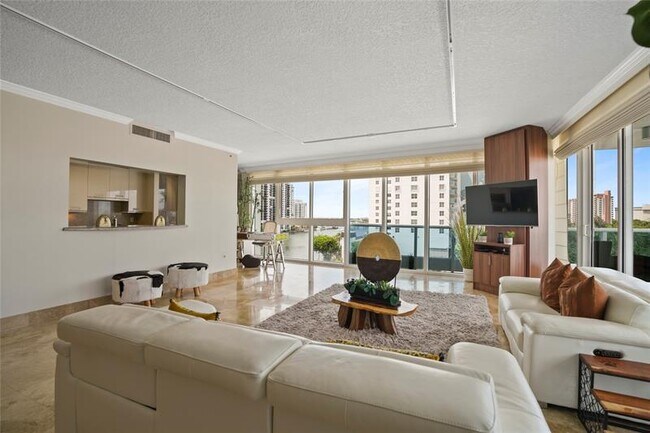Building Photo - 715 Bayshore Dr