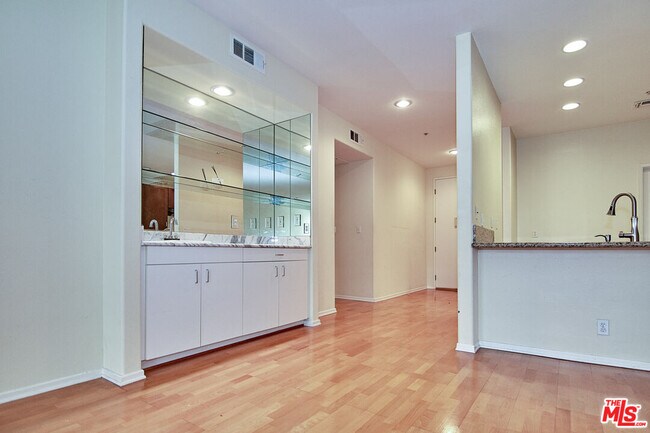 Building Photo - 333 Westminster Ave