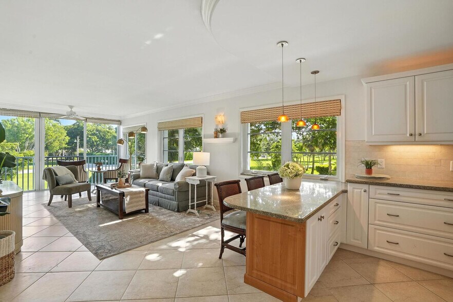 Building Photo - 636 Broad Ave S