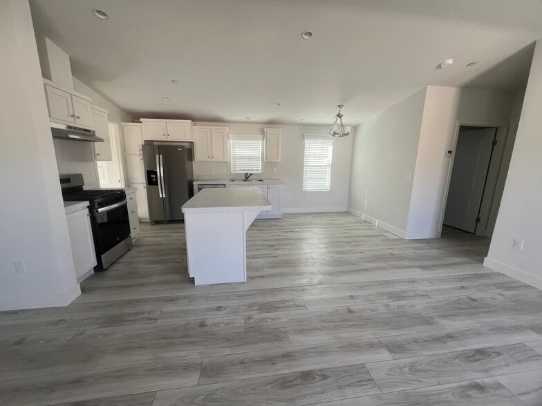 Kitchen with stainless steel appliances - 1540 Adam St