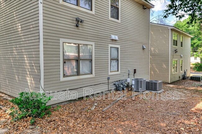 Building Photo - 1404 Johns Rd