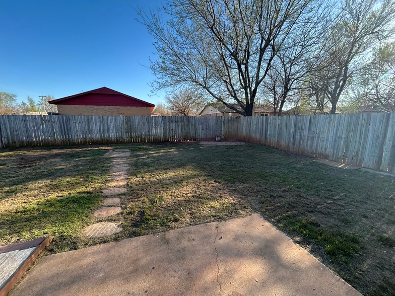 Building Photo - 4220 SE 49th Ter