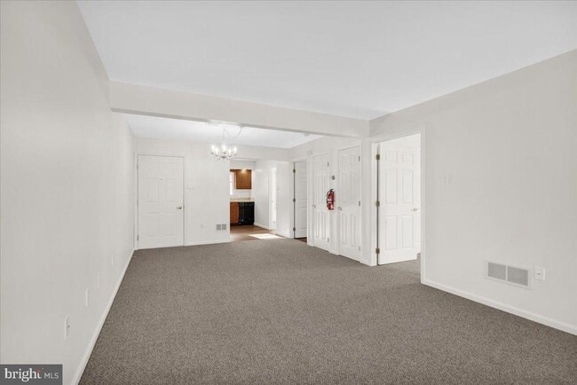 Building Photo - 620 Pine St