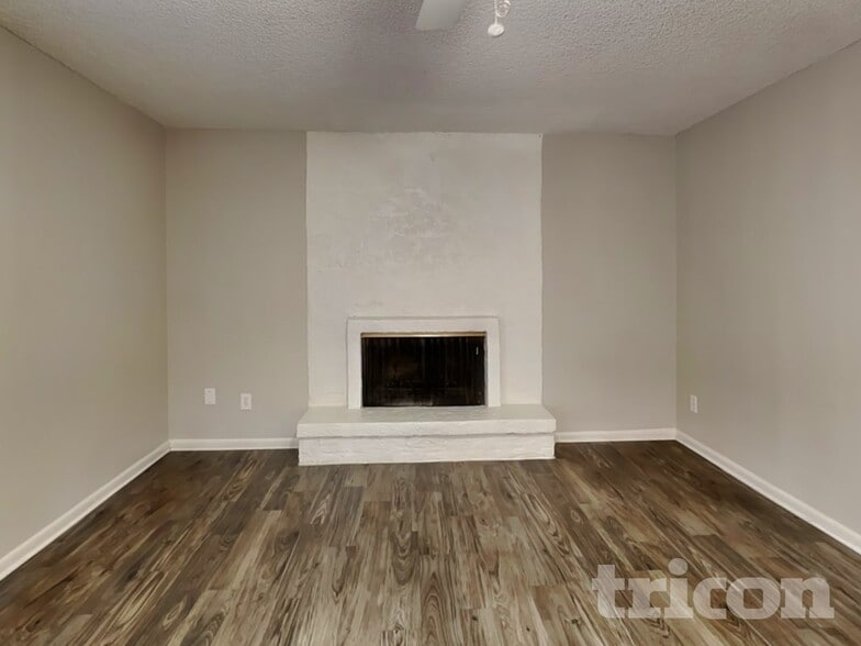 Building Photo - 4633 W Bluefield Ave