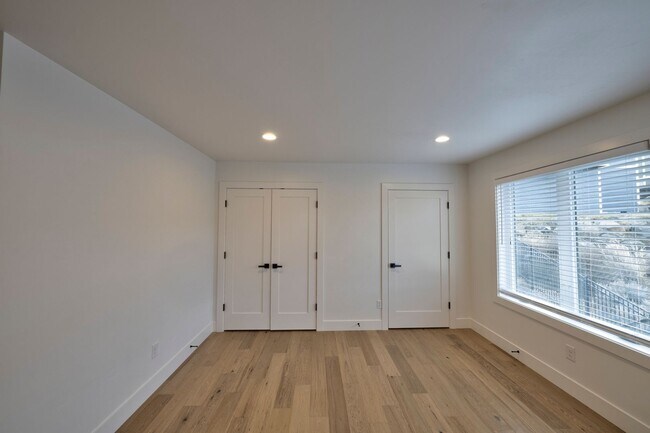 Building Photo - 2580 N W Awbrey Point Cir