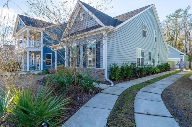 Building Photo - 3 Bedroom 2.5 Bath House in Boltons Landin...