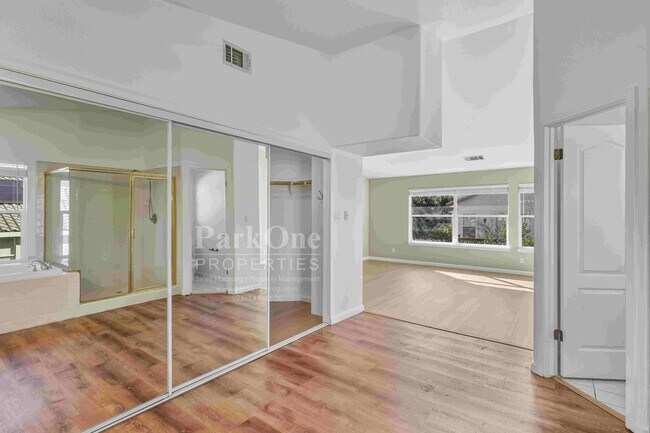 Building Photo - Beautiful Home in Peacock Creek