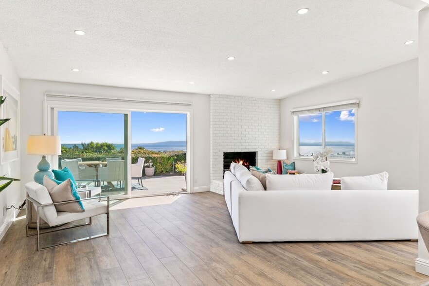 Building Photo - 3636 Oceanhill Way