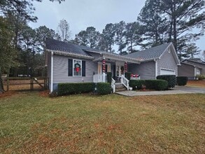 Building Photo - Beautiful 3 Bedroom Home In Jacksonville!