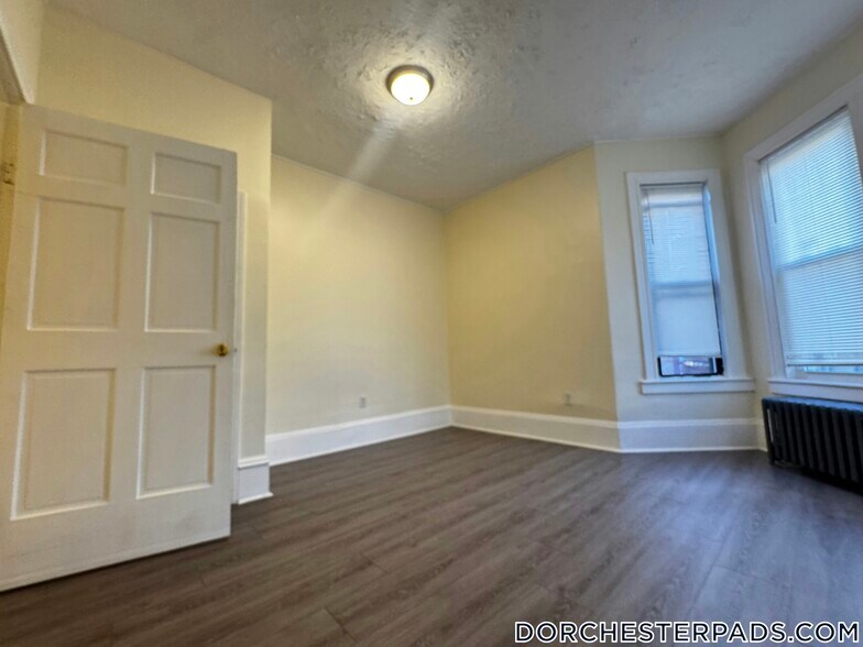 Building Photo - 81 Ruthven St