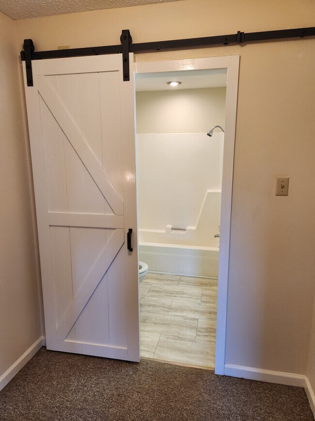 Building Photo - 1860 Lowe St