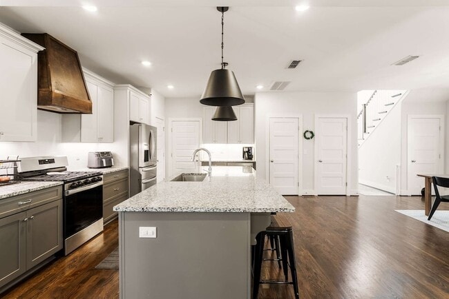 Building Photo - 429 Westboro Dr