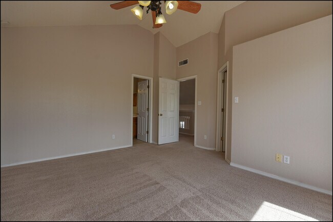 Building Photo - 7456 Luz De Lumbre Ave