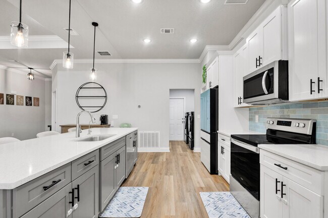 Building Photo - 1201 Forest Heights Rd