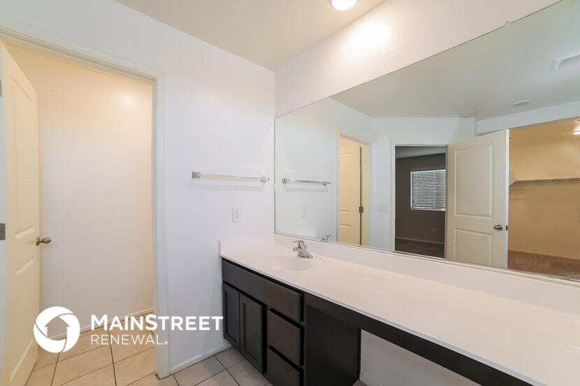 Building Photo - 8704 S 253rd Dr