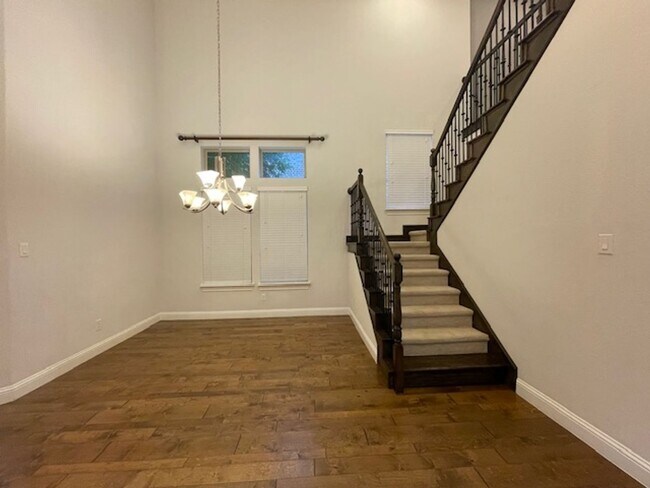 Building Photo - 2403 Cabrillo Ln