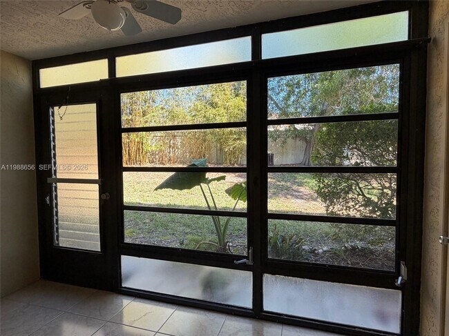 Building Photo - 301 SW South River Dr