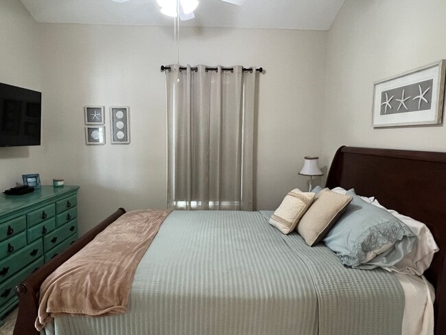 Building Photo - Beautifully Furnished 2 Bedroom, 2 Bath Co...