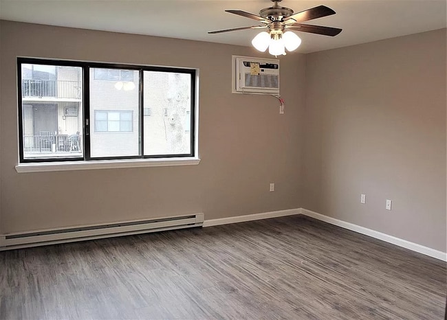 Building Photo - 466 A Liberty St