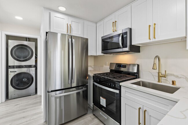 Building Photo - 4946-4948 63rd Street