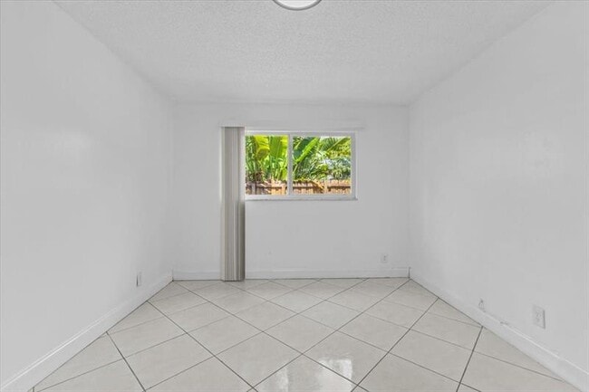 Building Photo - 5410 SW 43rd Terrace
