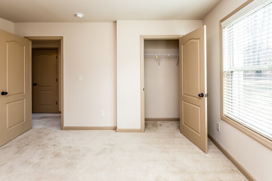 Building Photo - 1971 Bridle Rd