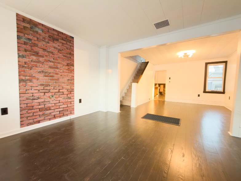 Building Photo - 14 Linden St