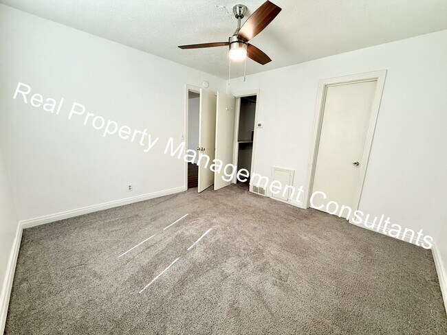 Building Photo - 2 Bedroom Classic Ranch