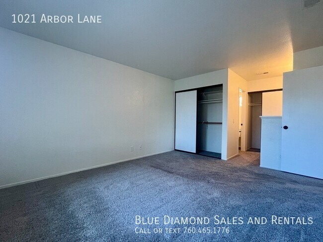 Building Photo - 1021 Arbor Ln