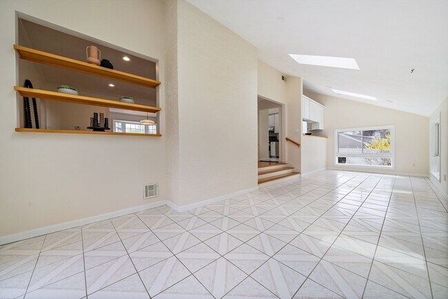 Building Photo - 28 Mansfield Rd