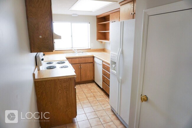 Building Photo - 1208 E Cedar View Dr