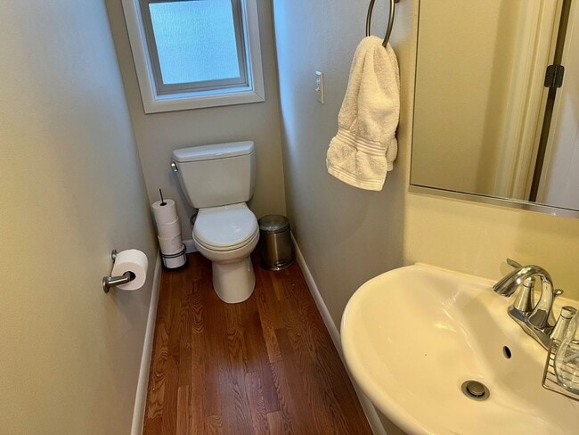 Building Photo - Queen Anne Townhome