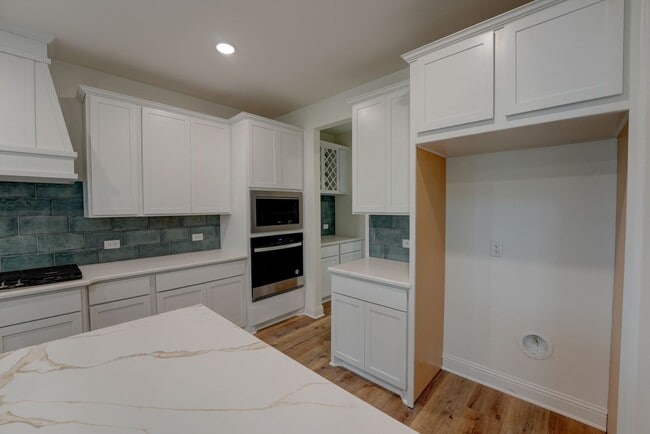 Building Photo - Must See 5 Bed 4.5 Bath in Northlake