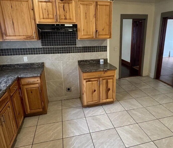 Building Photo - 3515 Carver Ave SW