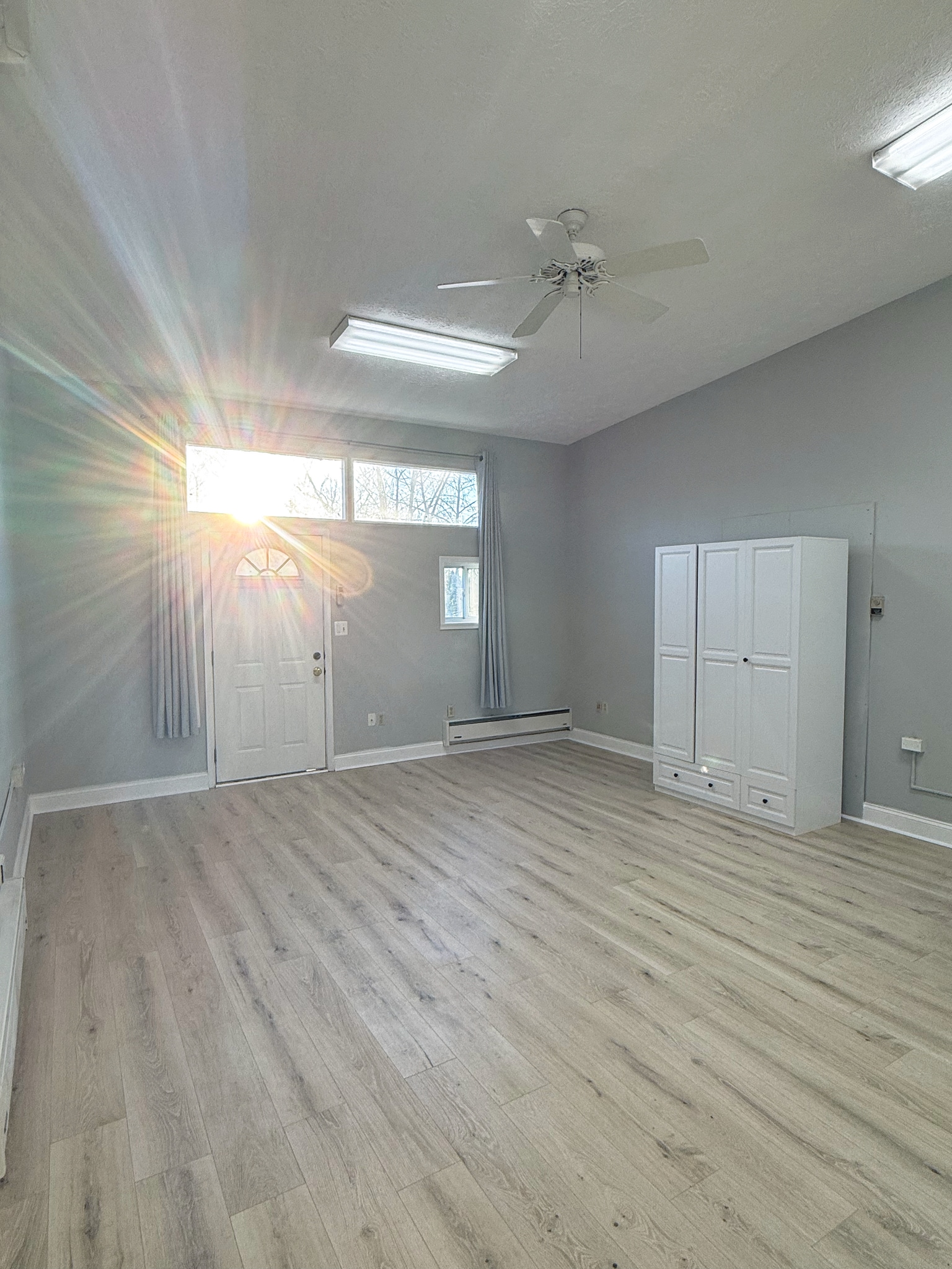 Building Photo - 322 Main St