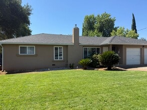 Building Photo - 1065 Del Moll Dr