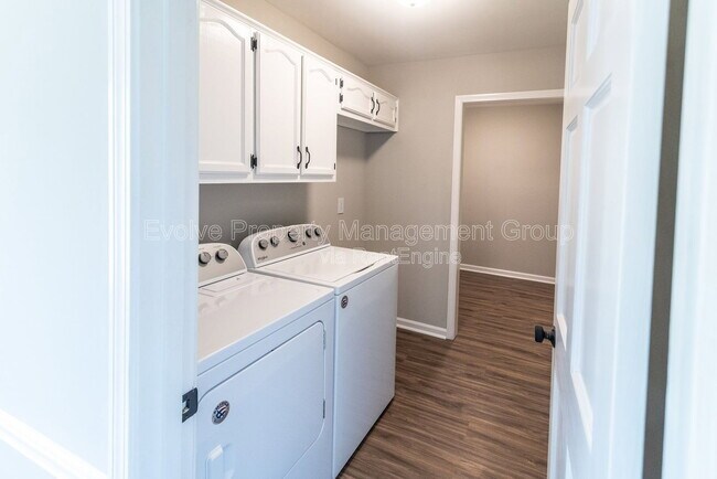 Building Photo - 779 Dogwood Cove