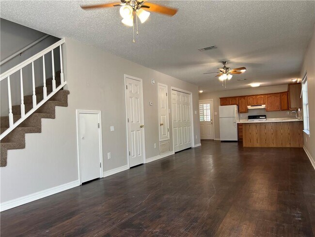 Building Photo - 132 Bayou Sara Ave