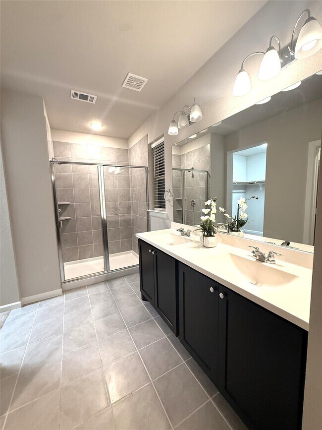 Building Photo - 5437 Wedge Wood Dr