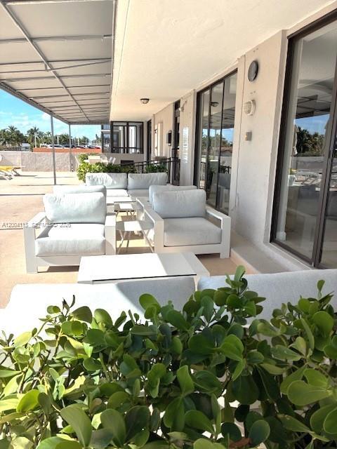 Building Photo - 2500 NE 135th St