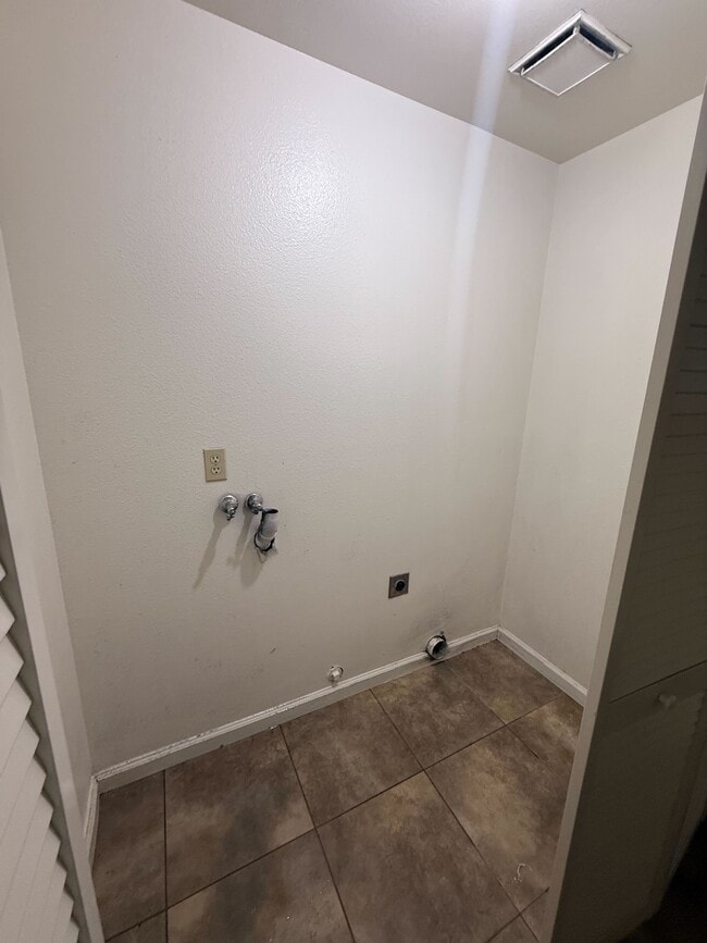 Building Photo - 5083 Moss Creek Cir