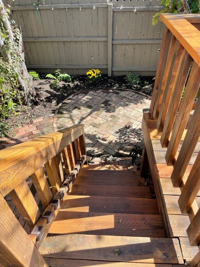 Building Photo - 2 BR/1 BA Single Family Home, Spacious Kit...