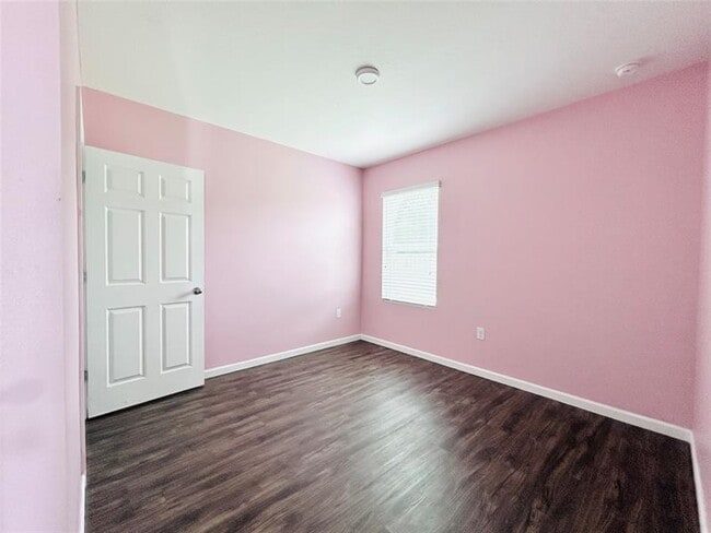 Building Photo - 518 SW Natalie Terrace